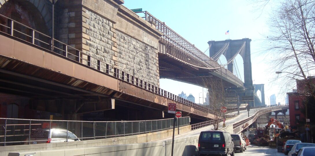 Side view of Manhattan Bridge